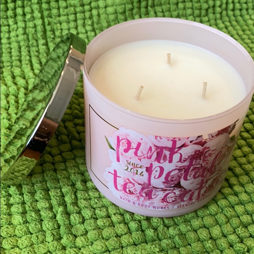 Bath & Body Works candle